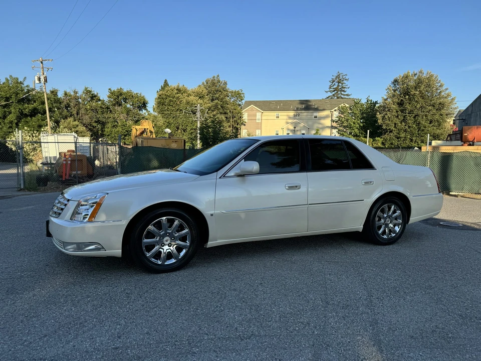 2008 Cadillac DTS - Image 30 of 31