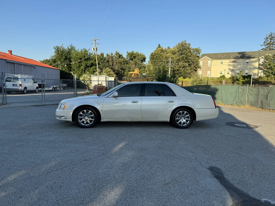 2008 Cadillac DTS - Image 29 of 31