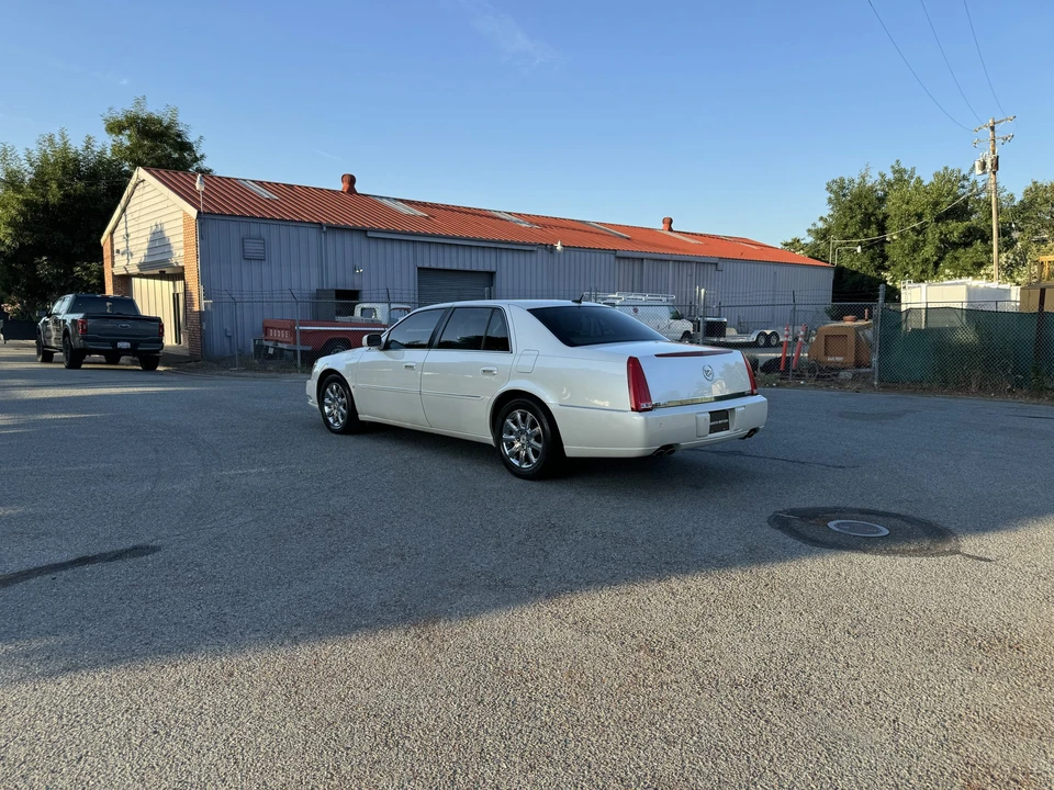 2008 Cadillac DTS - Image 27 of 31