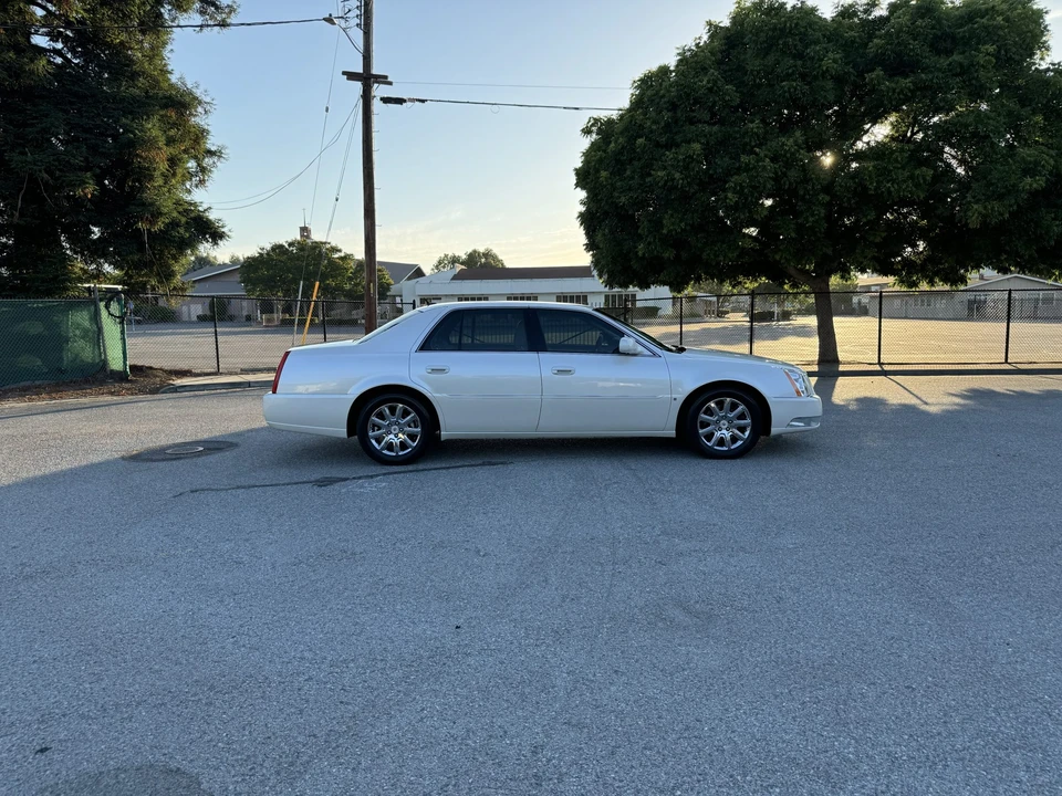 2008 Cadillac DTS - Image 17 of 31