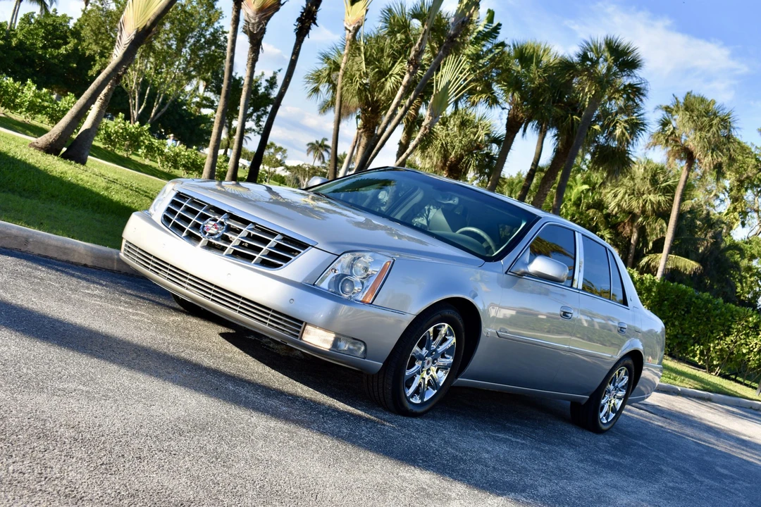 2008 Cadillac DTS - Image 9 of 31