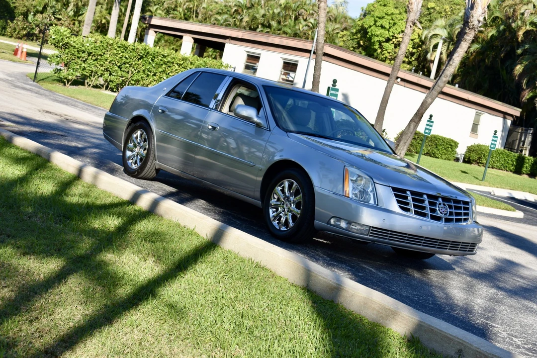 2008 Cadillac DTS - Image 16 of 31