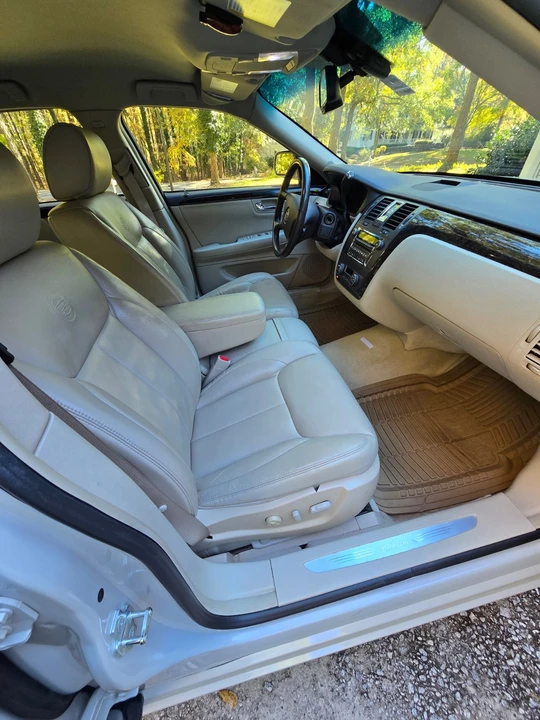 2008 Cadillac DTS - Image 11 of 13