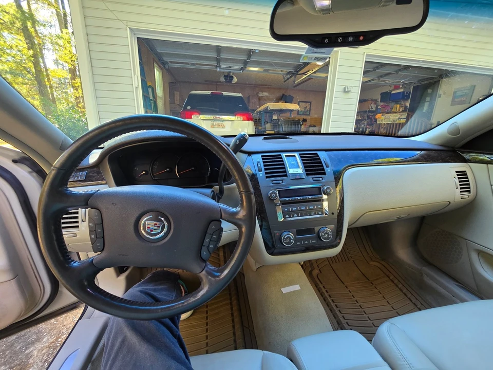 2008 Cadillac DTS - Image 8 of 13