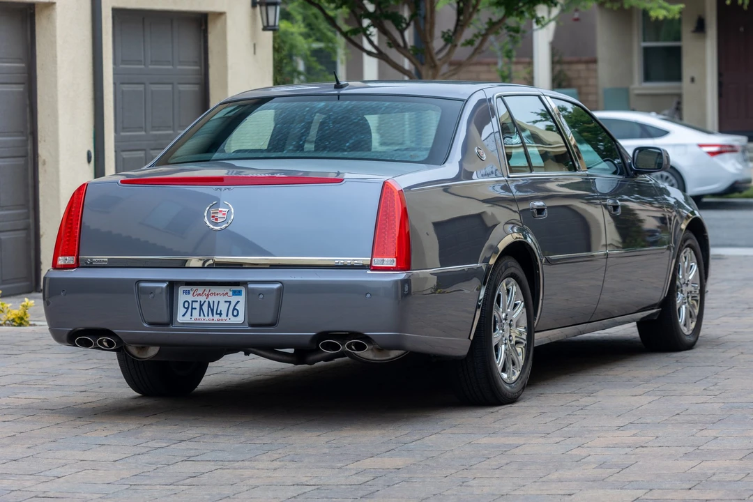 2008 Cadillac DTS - Image 9 of 31