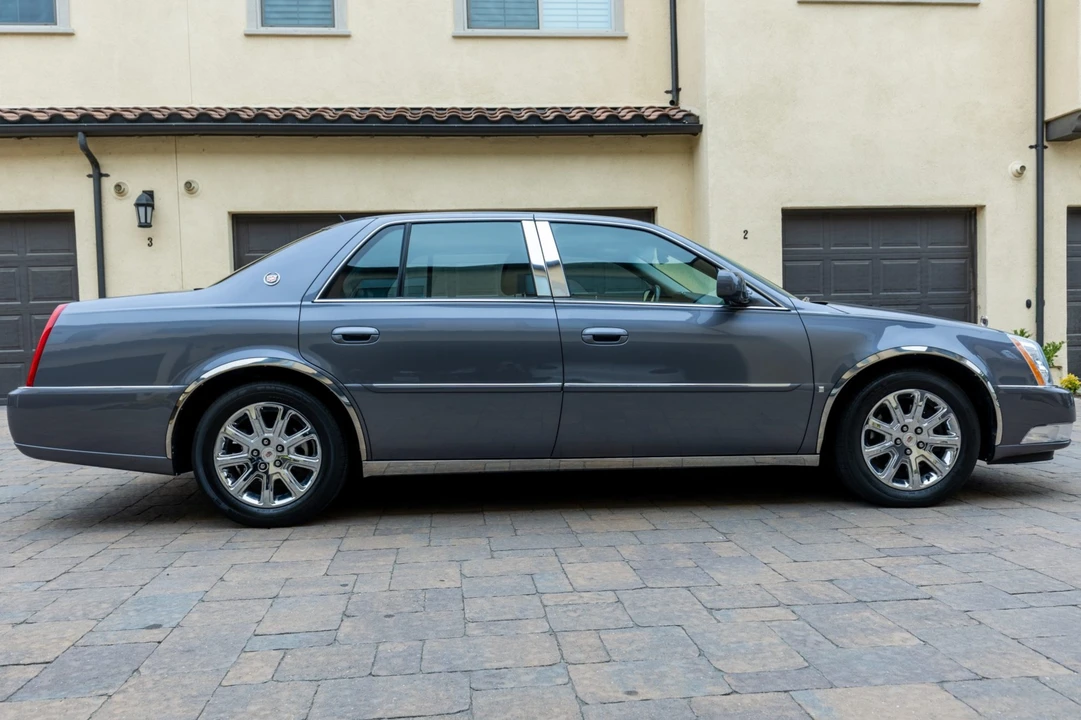 2008 Cadillac DTS - Image 10 of 31