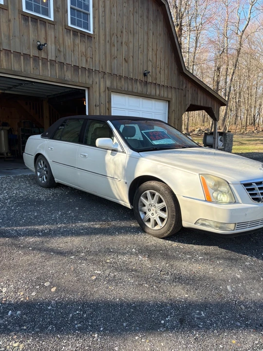 2008 Cadillac DTS - Image 2 of 5