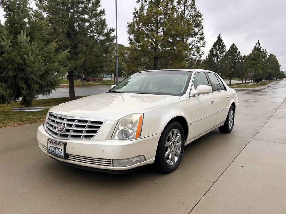 2008 Cadillac DTS - Image 2 of 31