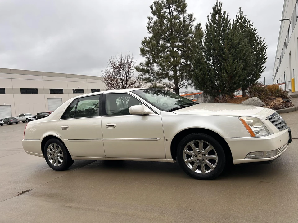 2008 Cadillac DTS - Image 10 of 31