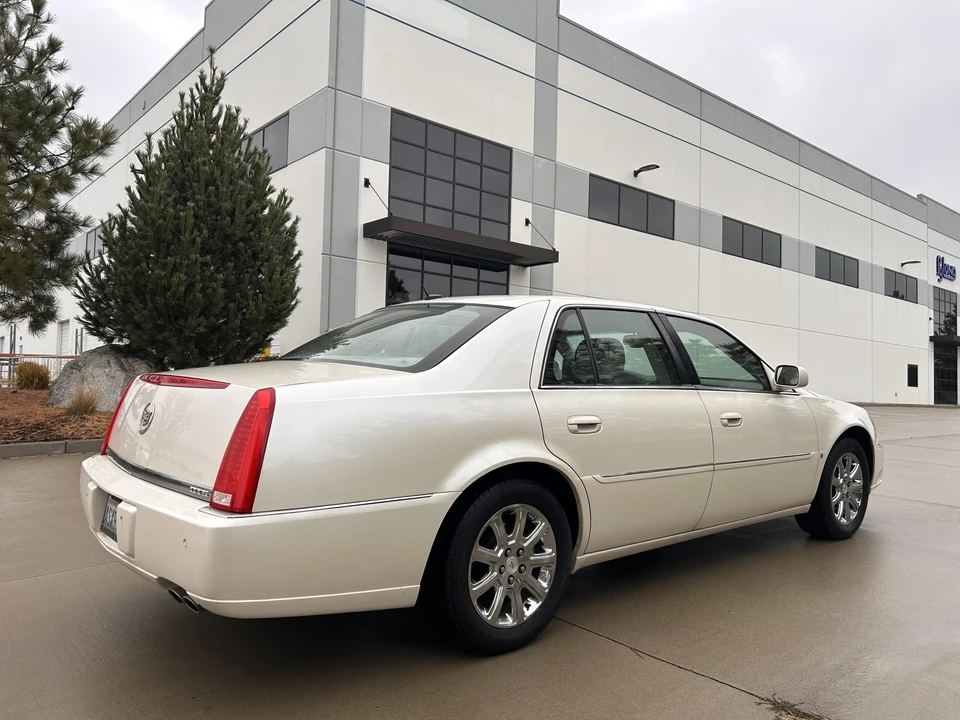 2008 Cadillac DTS - Image 9 of 31