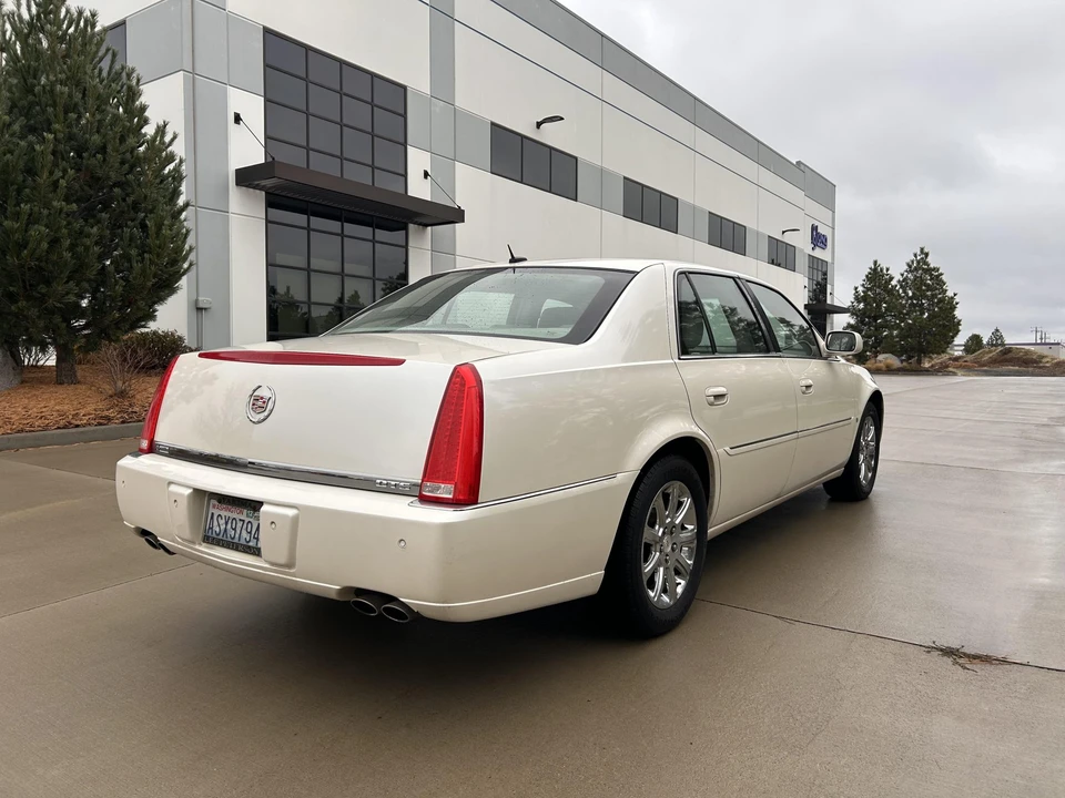 2008 Cadillac DTS - Image 8 of 31