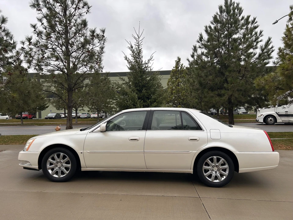 2008 Cadillac DTS - Image 4 of 31