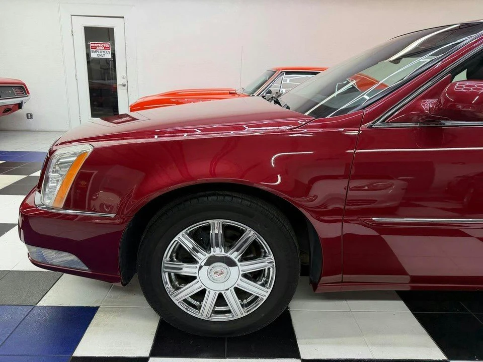 2008 Cadillac DTS - Image 9 of 31