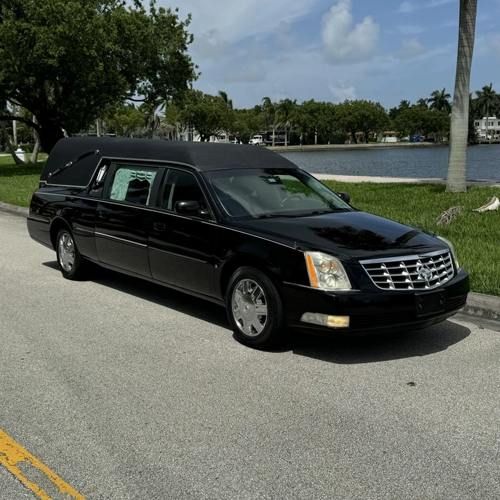 2008 Cadillac DTS - Image 2 of 12