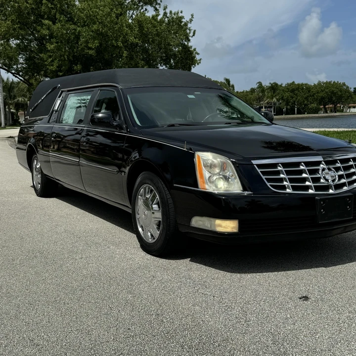 2008 Cadillac DTS - Image 3 of 12