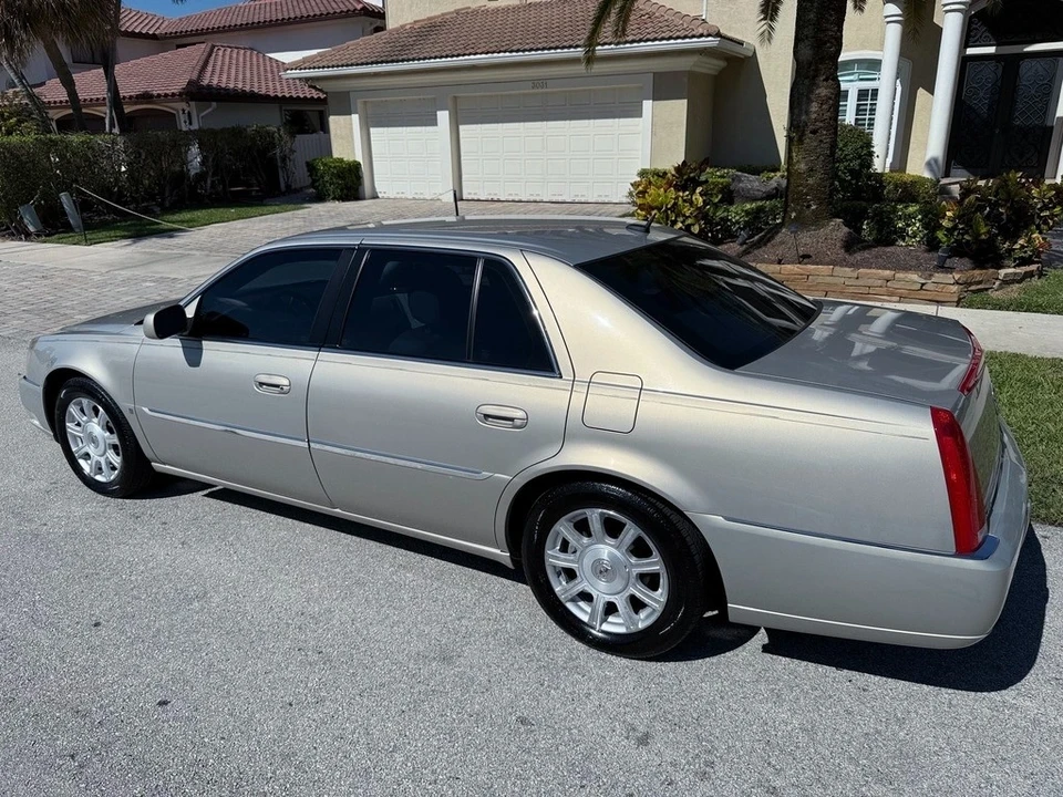 2008 Cadillac DTS - Image 9 of 21