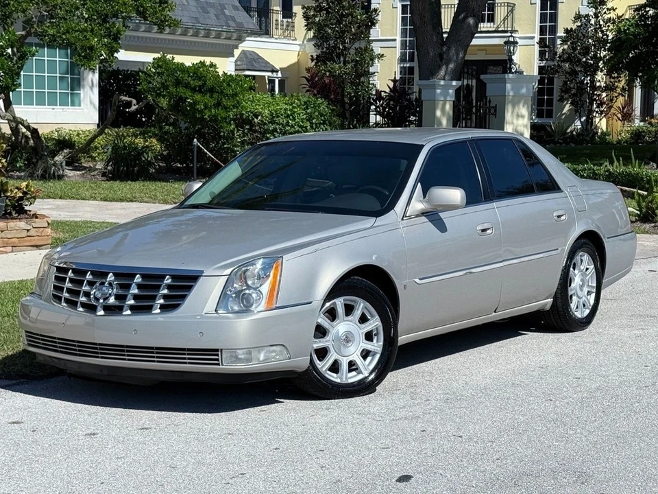 2008 Cadillac DTS - Image 11 of 21