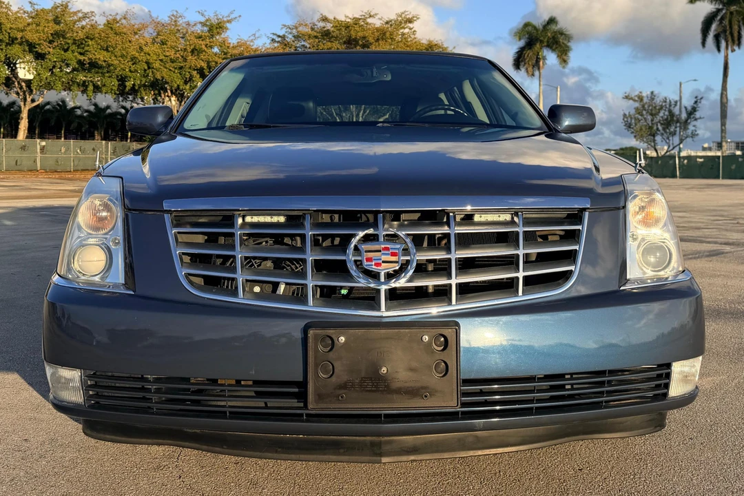 2008 Cadillac DTS - Image 2 of 31
