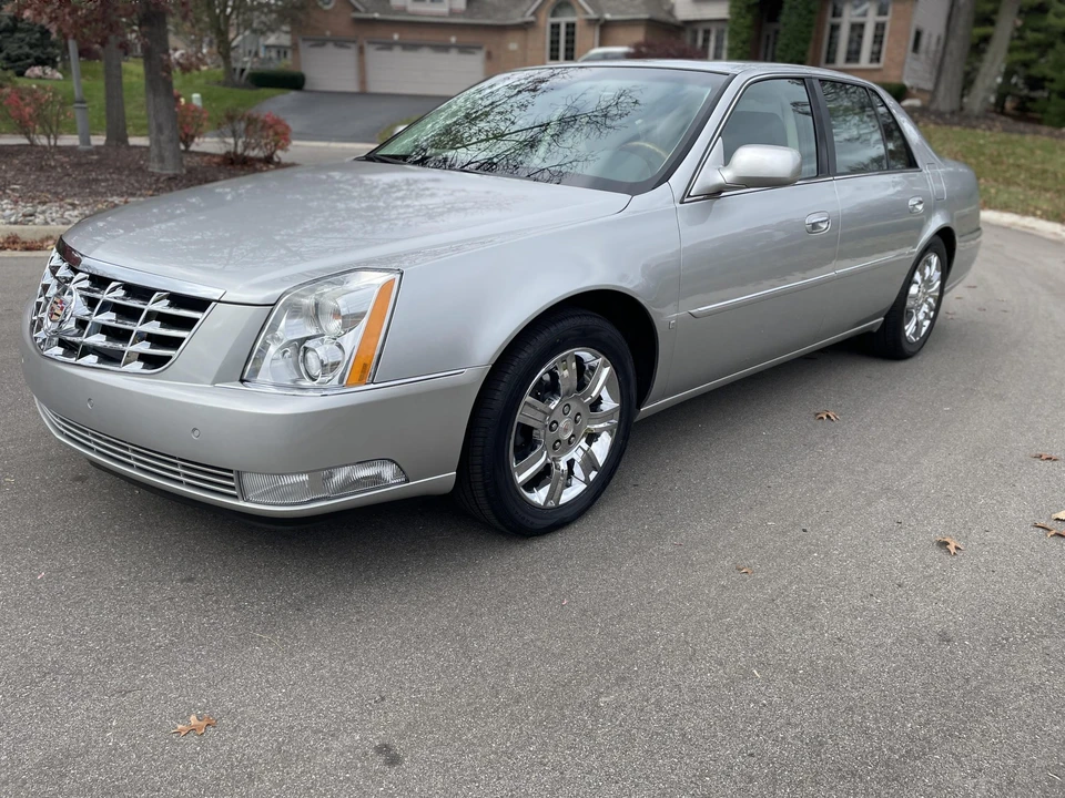 2008 Cadillac DTS - Image 5 of 31