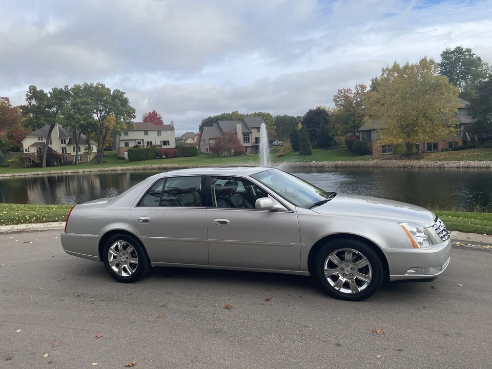 2008 Cadillac DTS - Image 17 of 31