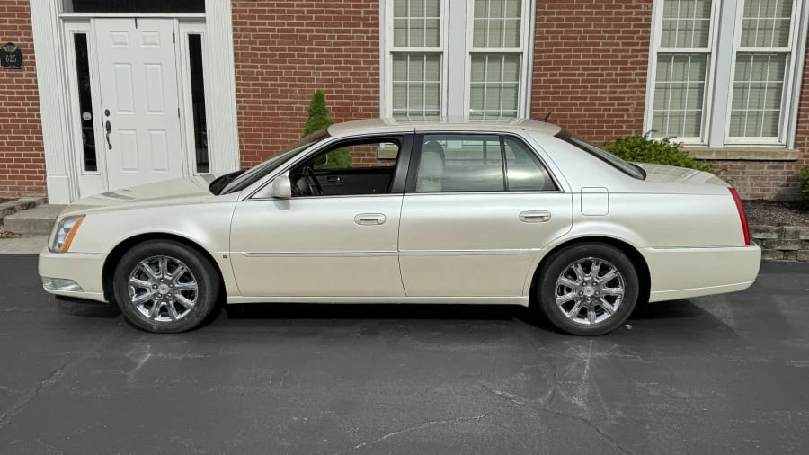 2008 Cadillac DTS - Image 2 of 10