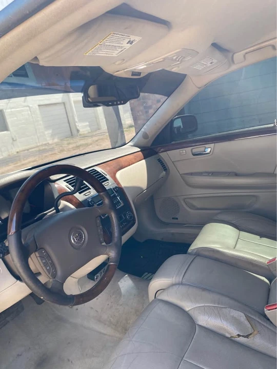 2008 Cadillac DTS - Image 11 of 15