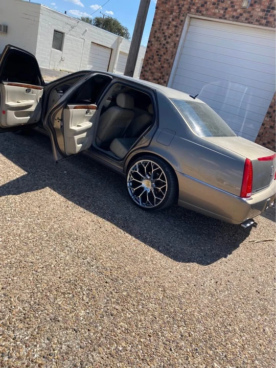 2008 Cadillac DTS - Image 14 of 15