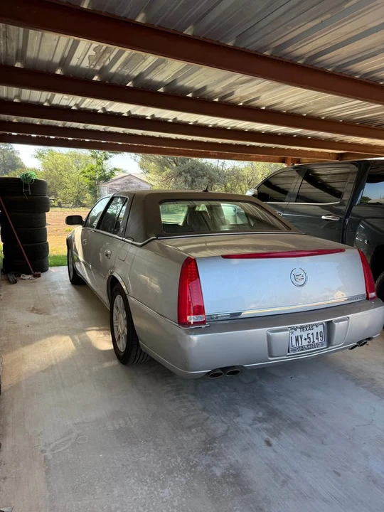 2008 Cadillac DTS - Image 2 of 2