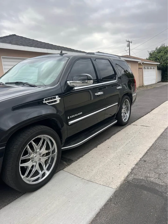 2008 Cadillac Escalade & EXT 3rd Gen - Image 2 of 10