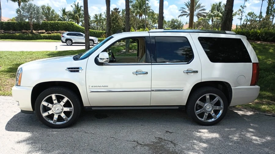 2008 Cadillac Escalade & EXT 3rd Gen - Image 2 of 16