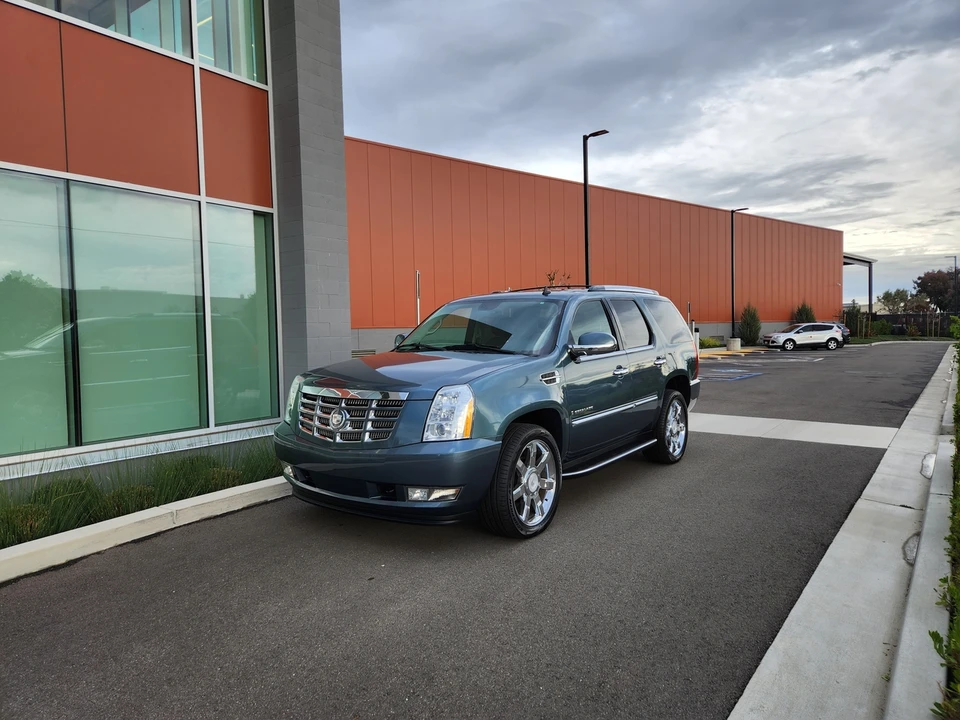 2008 Cadillac Escalade & EXT 3rd Gen - Image 2 of 31