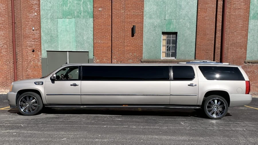 2008 Cadillac Escalade & EXT 3rd Gen - Image 2 of 13