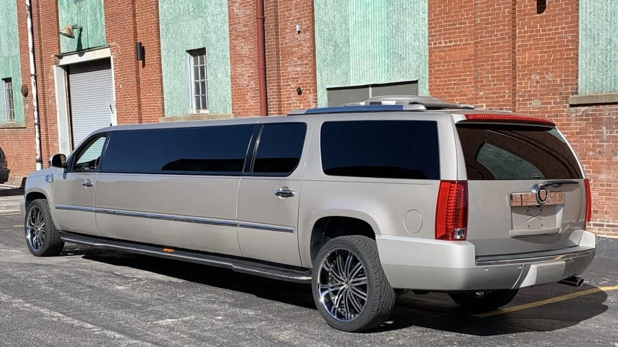 2008 Cadillac Escalade & EXT 3rd Gen - Image 3 of 13