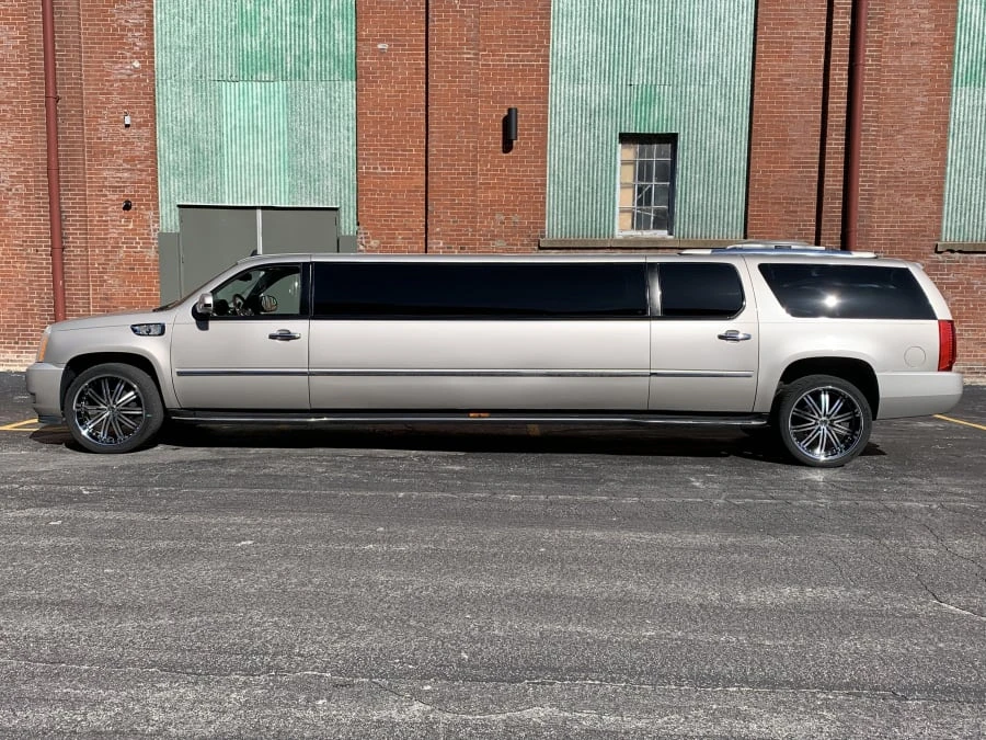 2008 Cadillac Escalade & EXT 3rd Gen - Image 2 of 13