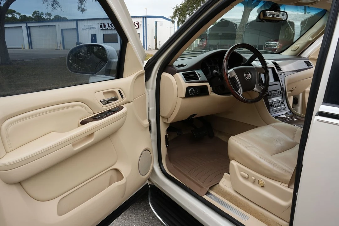 2008 Cadillac Escalade & EXT 3rd Gen - Image 17 of 21