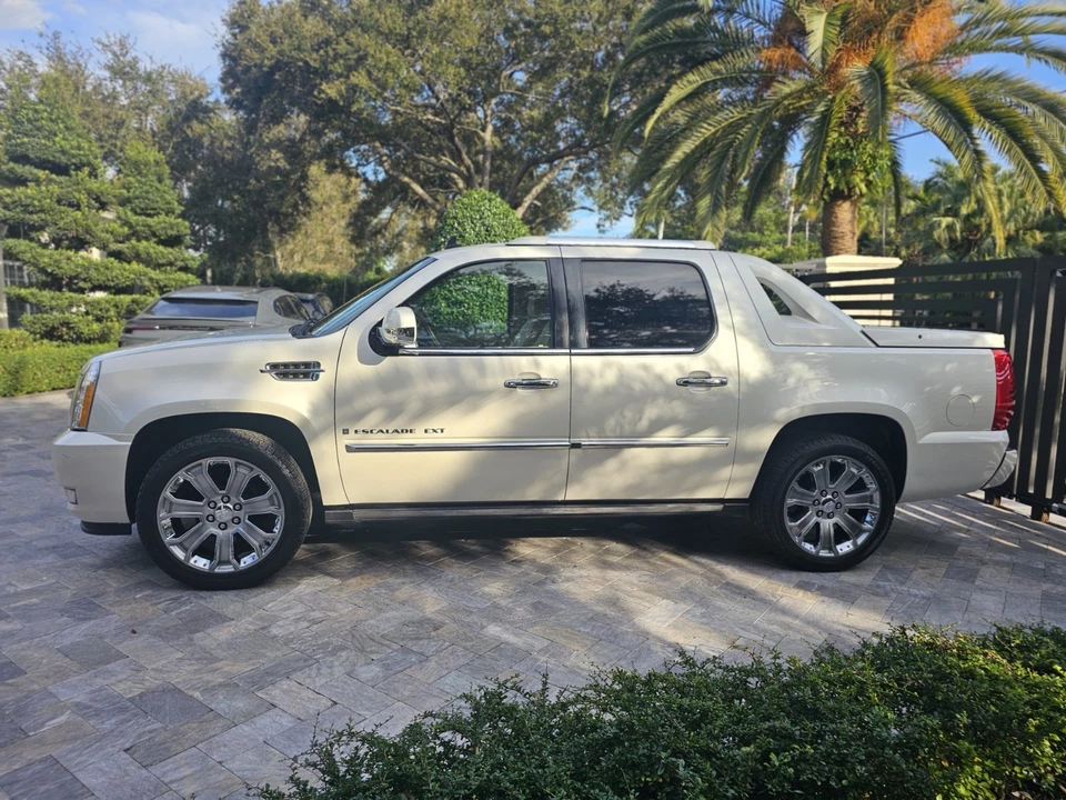 2008 Cadillac Escalade & EXT 3rd Gen - Image 3 of 13
