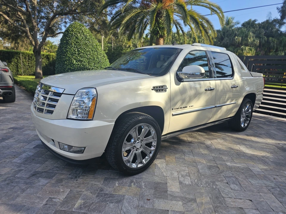 2008 Cadillac Escalade & EXT 3rd Gen - Image 2 of 13