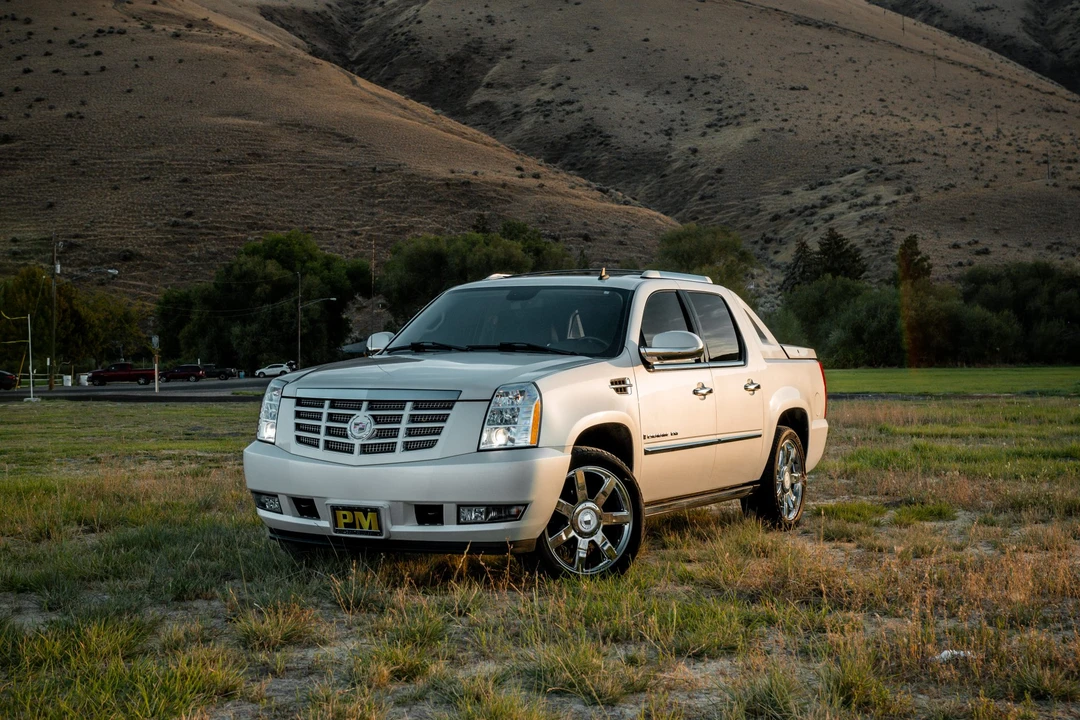 2008 Cadillac Escalade & EXT 3rd Gen - Image 2 of 31