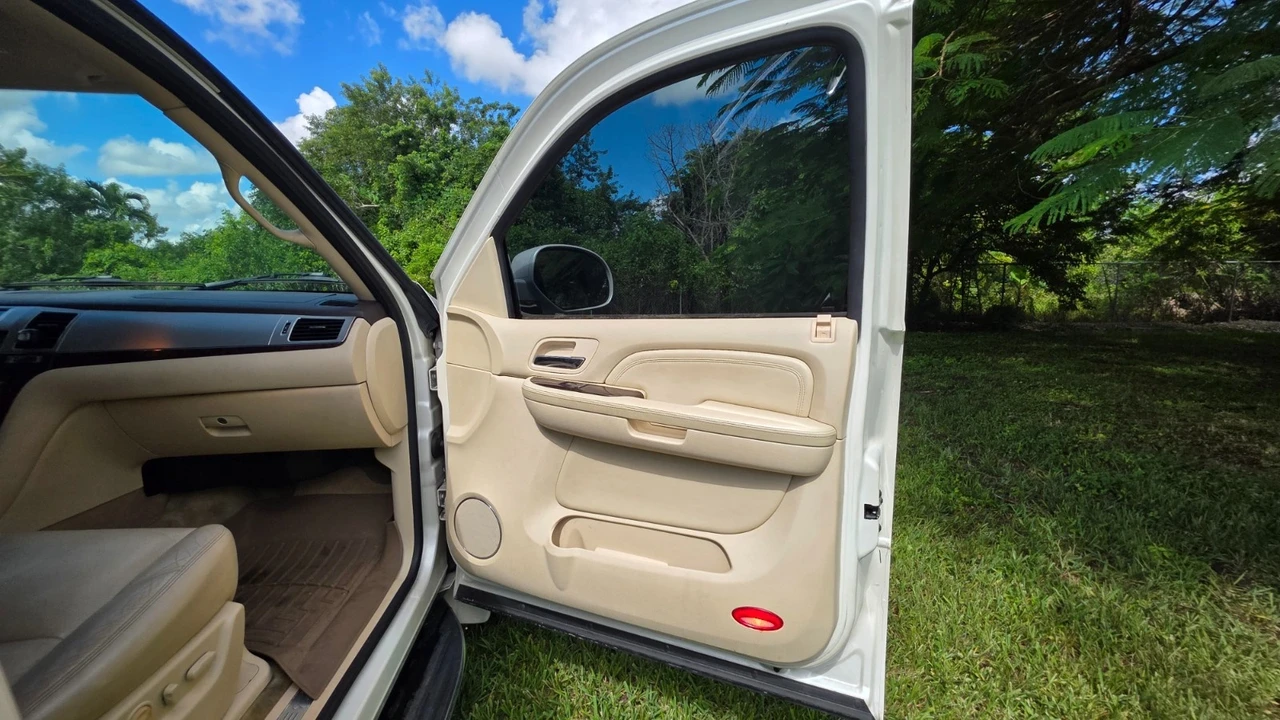 2008 Cadillac Escalade & EXT 3rd Gen - Image 10 of 21