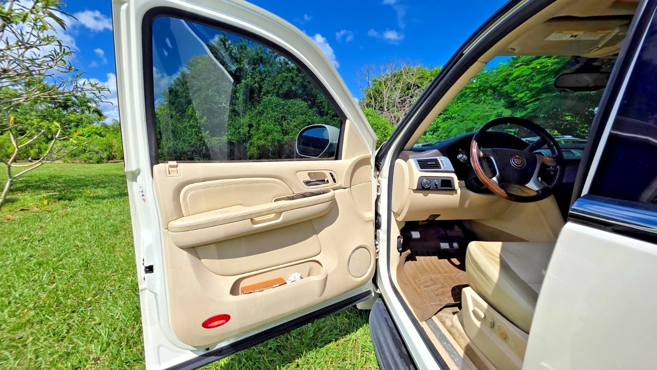 2008 Cadillac Escalade & EXT 3rd Gen - Image 6 of 21