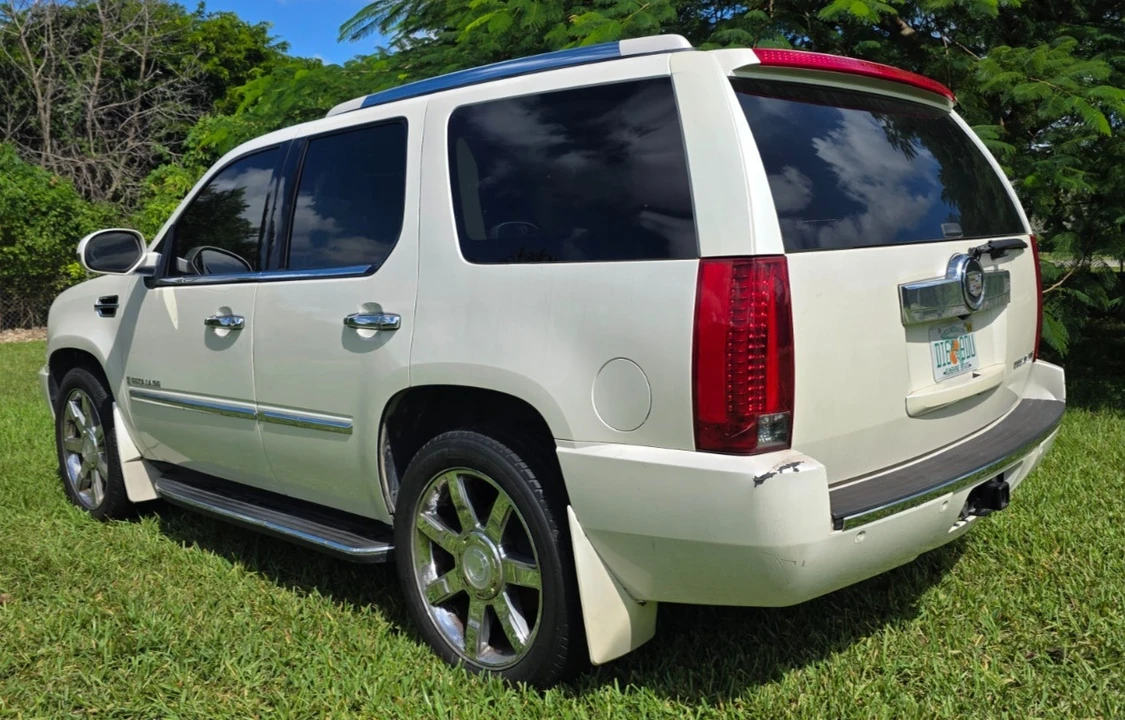 2008 Cadillac Escalade & EXT 3rd Gen - Image 3 of 21