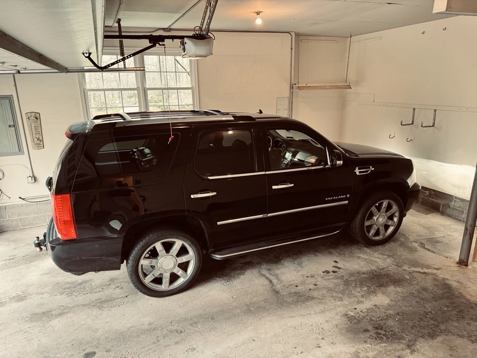 2008 Cadillac Escalade & EXT 3rd Gen - Image 2 of 5
