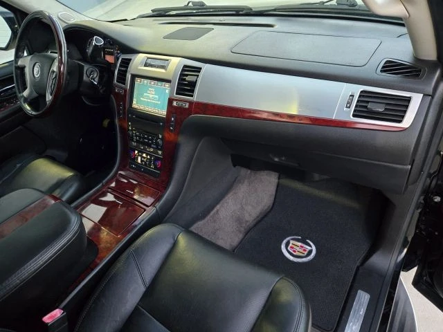 2008 Cadillac Escalade & EXT 3rd Gen - Image 2 of 21