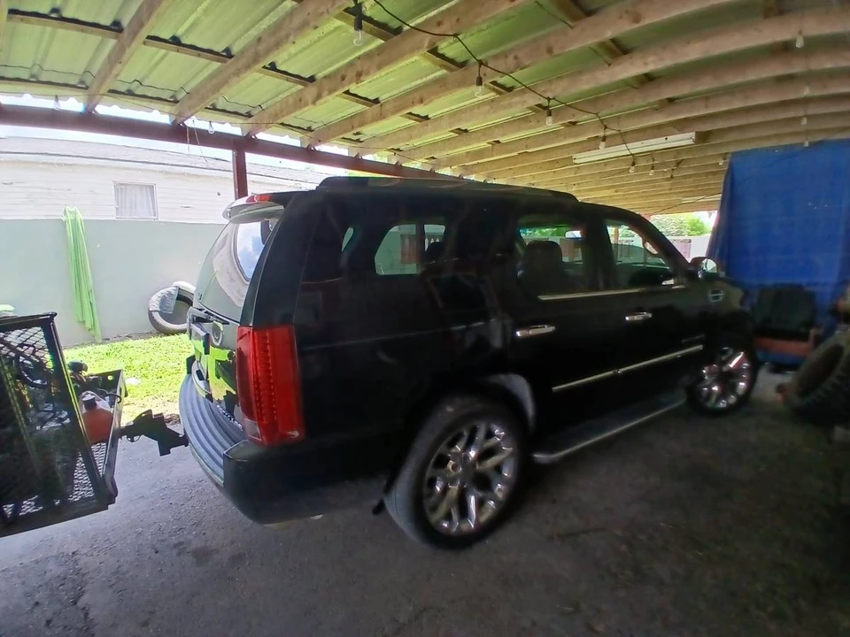 2008 Cadillac Escalade & EXT 3rd Gen - Image 2 of 11