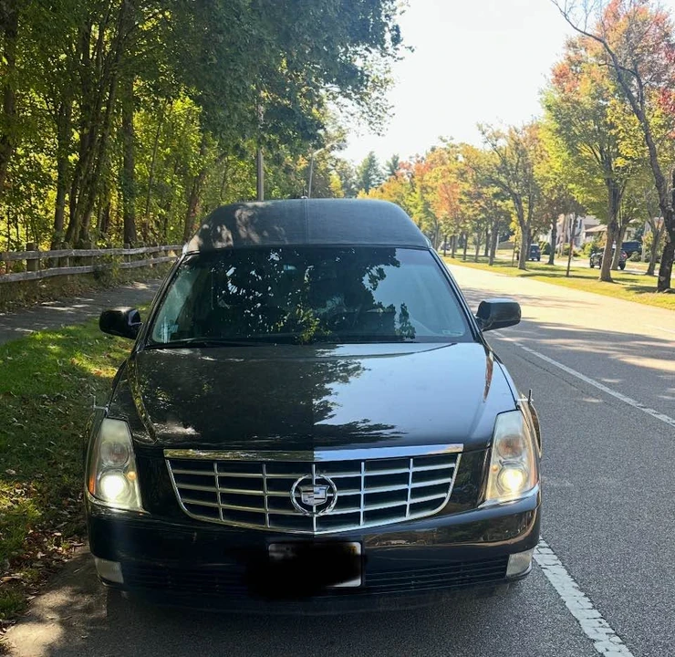 2008 Cadillac DTS - Image 2 of 4