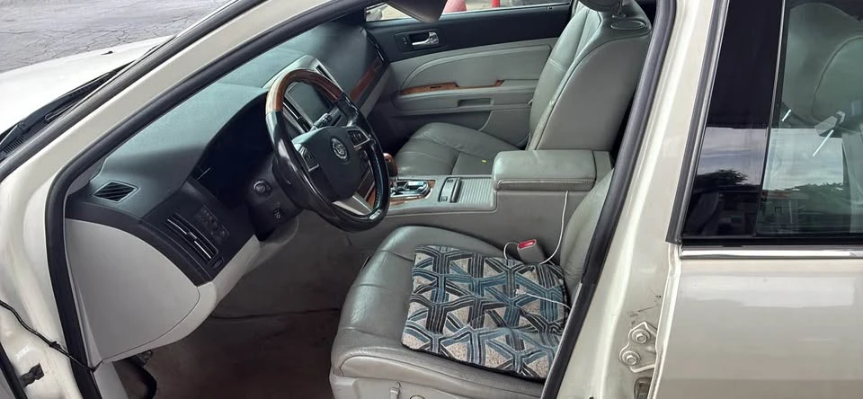 2008 Cadillac STS - Image 8 of 10