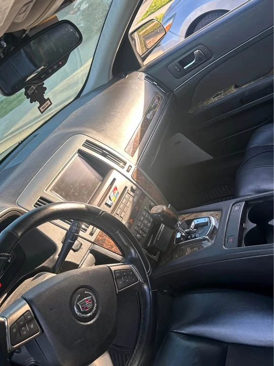 2008 Cadillac STS-V - Image 2 of 12