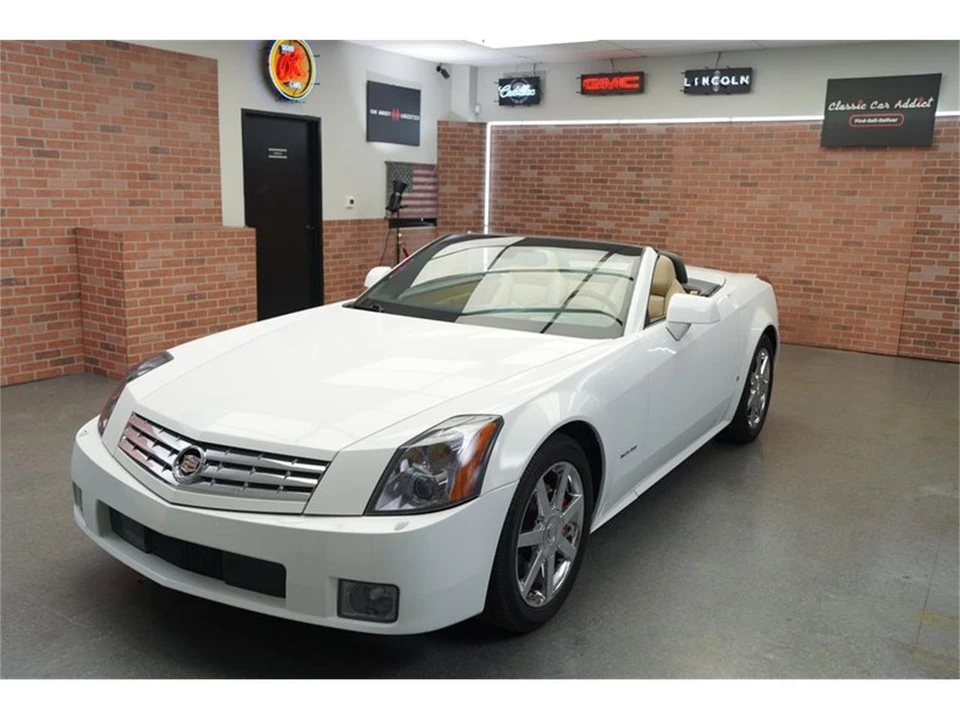 2008 Cadillac XLR - Image 2 of 31