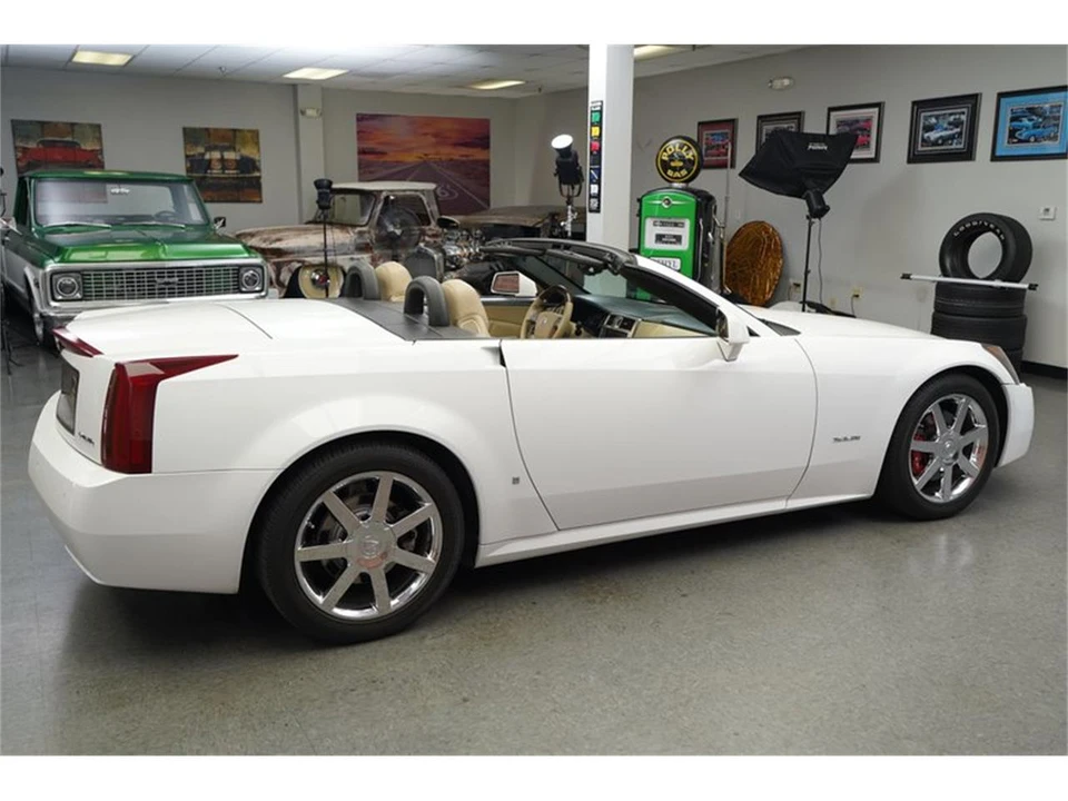 2008 Cadillac XLR - Image 7 of 31