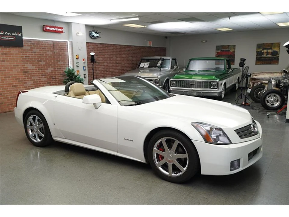 2008 Cadillac XLR - Image 8 of 31